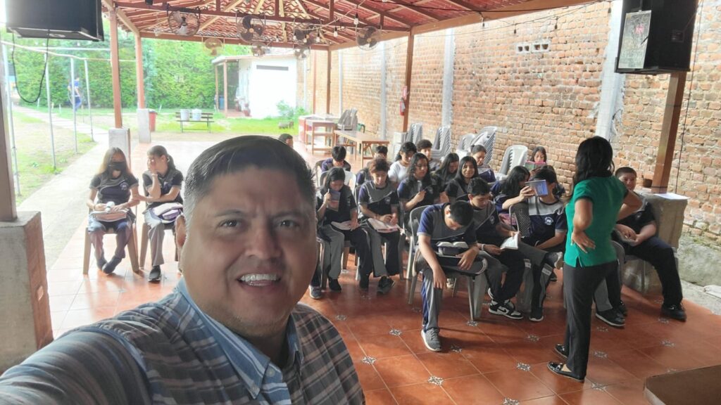 Leo teaching at school_2024